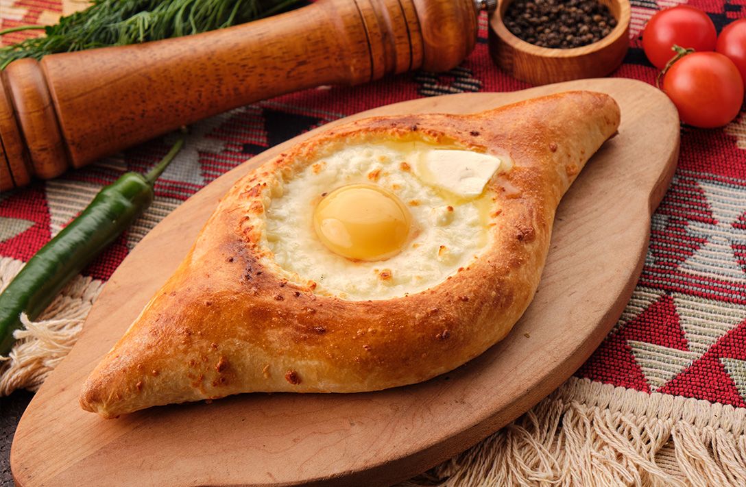 Adjarian khachapuri.jpg