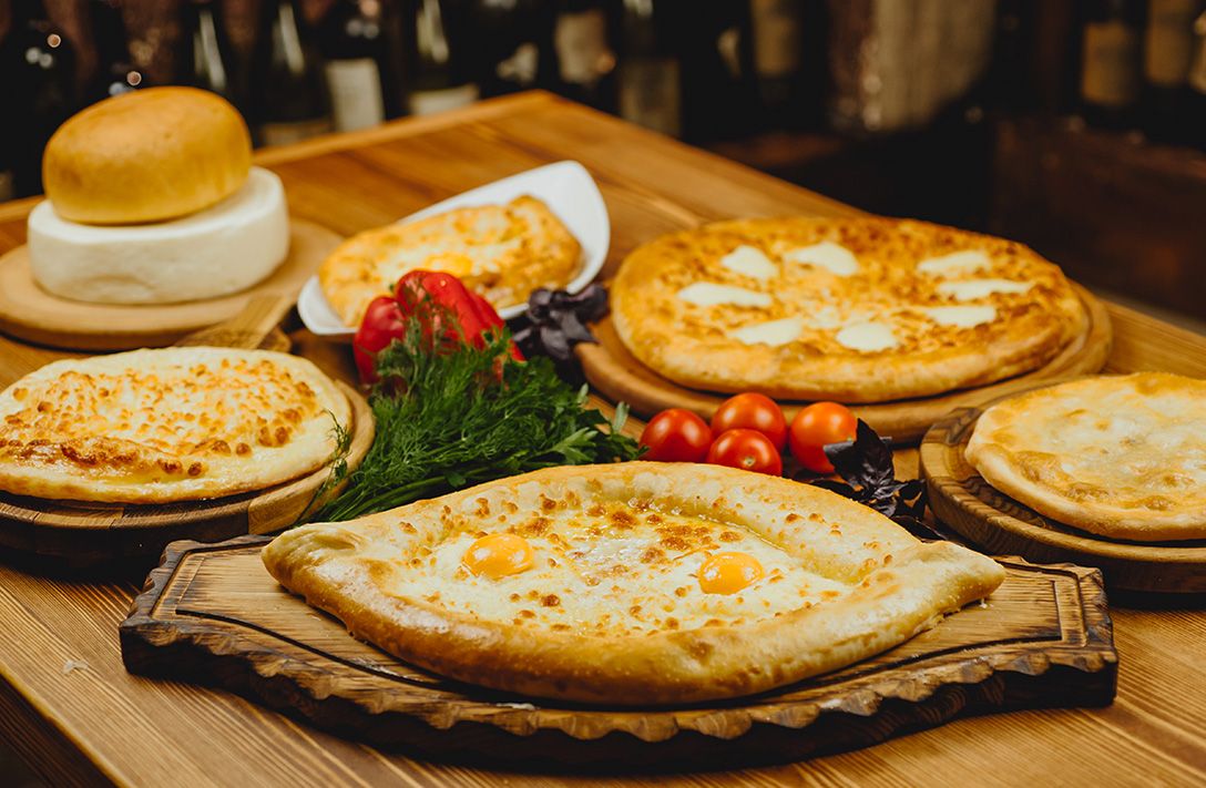 Georgian khachapuri.jpg
